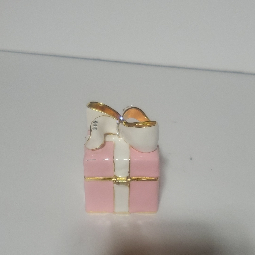 Pink and White Gift Box Trinket - Picture 5 of 7